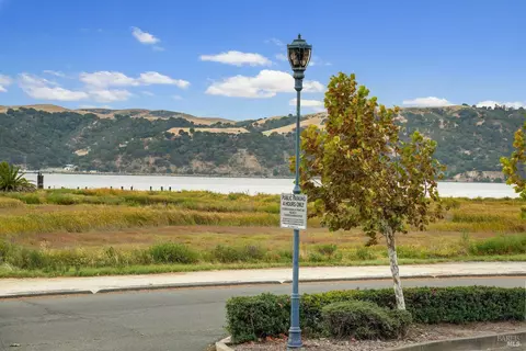 Exterior - 450 E St, Benicia, CA 94510 photo 9 of 10