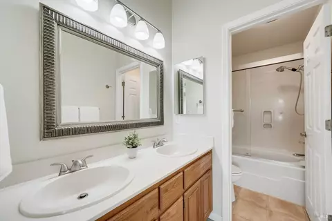Bath - 450 E St, Benicia, CA 94510 photo 3 of 4