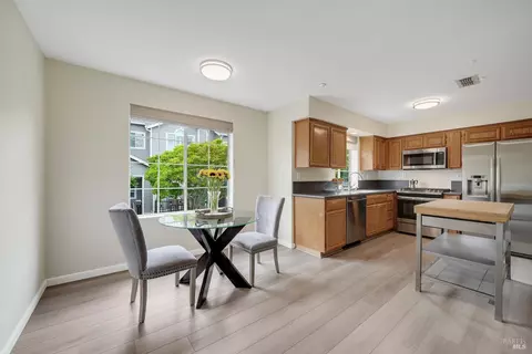 Dining - 450 E St, Benicia, CA 94510 photo 2 of 2