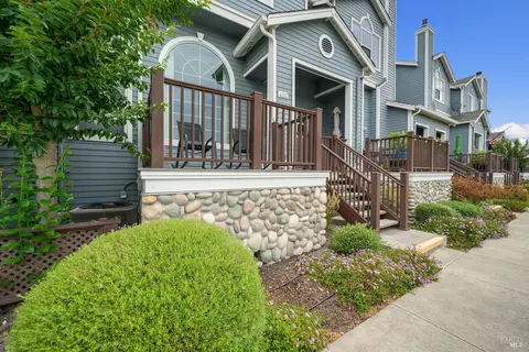Exterior - 450 E St, Benicia, CA 94510 photo 3 of 10