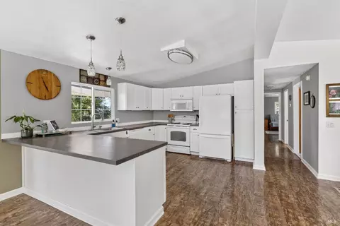Kitchen - 26841 Willow Ter, Cloverdale, CA 95425 photo 1 of 5