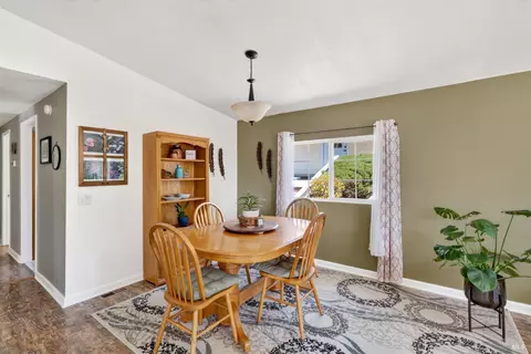 Dining - 26841 Willow Ter, Cloverdale, CA 95425 photo 1 of 2