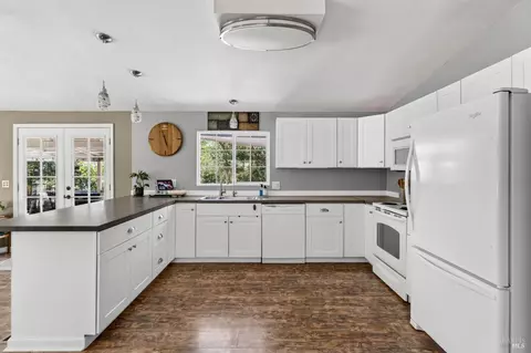 Kitchen - 26841 Willow Ter, Cloverdale, CA 95425 photo 2 of 5
