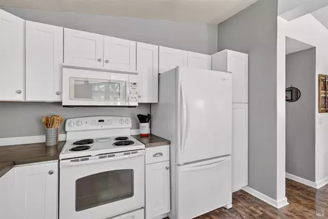 Kitchen - 26841 Willow Ter, Cloverdale, CA 95425 photo 5 of 5