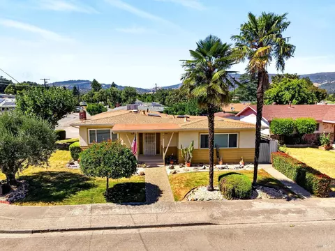 103 Brookside Dr, Cloverdale, CA 95425
