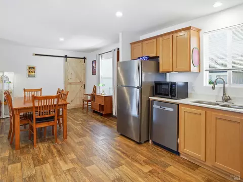 858 Mary St, Santa Rosa, CA 95403
