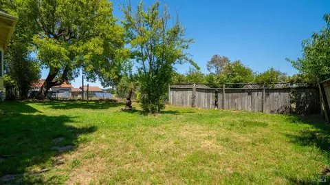 Exterior - 4898 Bodega Ave, Petaluma, CA 94952 photo 12 of 35