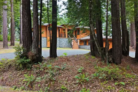 22130 Umland Cir, Jenner, CA 95450