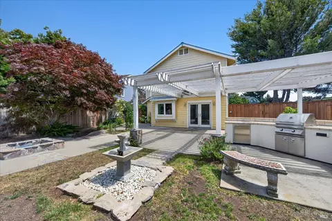Exterior - 136 Crownpointe Dr, Vallejo, CA 94591 photo 6 of 11