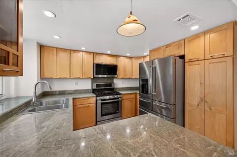 Kitchen - 136 Crownpointe Dr, Vallejo, CA 94591 photo 1 of 4