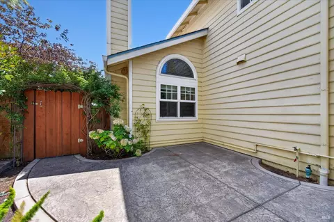 Exterior - 136 Crownpointe Dr, Vallejo, CA 94591 photo 11 of 11
