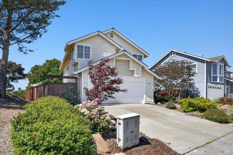 Exterior - 136 Crownpointe Dr, Vallejo, CA 94591 photo 4 of 11