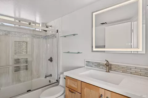 Bath - 136 Crownpointe Dr, Vallejo, CA 94591 photo 2 of 3