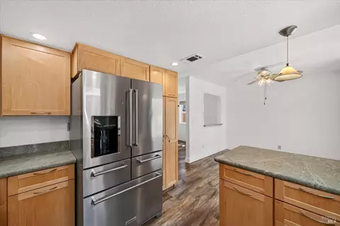 Kitchen - 136 Crownpointe Dr, Vallejo, CA 94591 photo 3 of 4