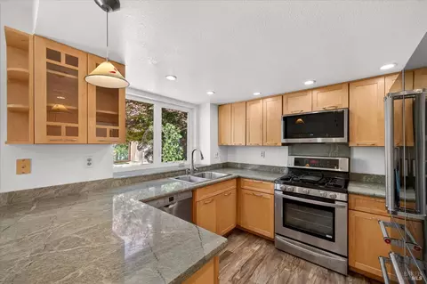 Kitchen - 136 Crownpointe Dr, Vallejo, CA 94591 photo 4 of 4