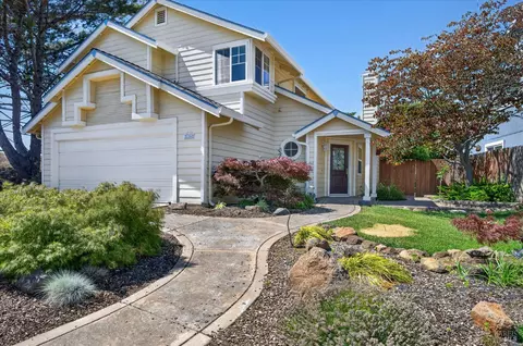 Exterior - 136 Crownpointe Dr, Vallejo, CA 94591 photo 2 of 11