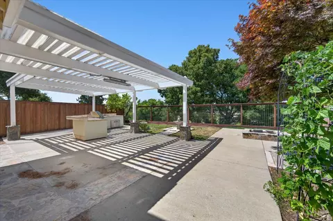 Exterior - 136 Crownpointe Dr, Vallejo, CA 94591 photo 9 of 11