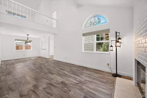 Living - 136 Crownpointe Dr, Vallejo, CA 94591 photo 3 of 4