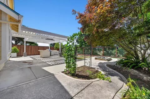 Exterior - 136 Crownpointe Dr, Vallejo, CA 94591 photo 7 of 11