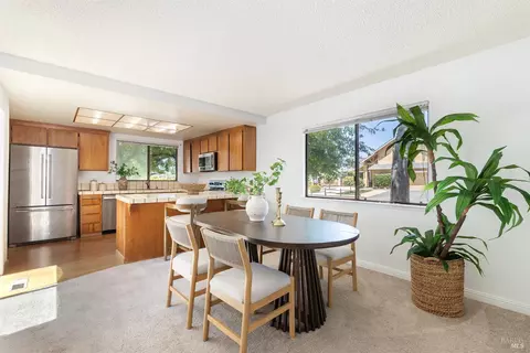 Dining - 101 Miller Ct, Petaluma, CA 94954 photo 2 of 4