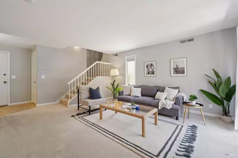 136 Surrey Ln, San Rafael, CA 94903