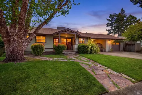 1916 Marian Ln, Santa Rosa, CA 95405