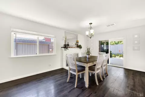 Dining - 2425 Oceanic Dr, Fairfield, CA 94533 photo 3 of 6