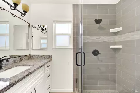 Bath - 2425 Oceanic Dr, Fairfield, CA 94533 photo 1 of 3