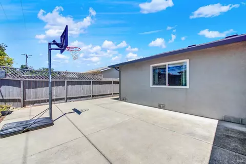 Exterior - 2425 Oceanic Dr, Fairfield, CA 94533 photo 15 of 20