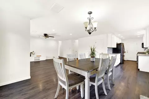 Dining - 2425 Oceanic Dr, Fairfield, CA 94533 photo 6 of 6