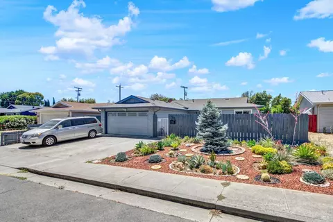 Exterior - 2425 Oceanic Dr, Fairfield, CA 94533 photo 4 of 20