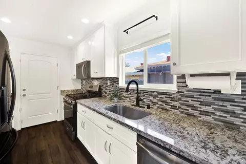 Kitchen - 2425 Oceanic Dr, Fairfield, CA 94533 photo 3 of 7