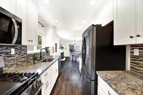 Kitchen - 2425 Oceanic Dr, Fairfield, CA 94533 photo 6 of 7