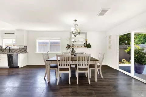 Dining - 2425 Oceanic Dr, Fairfield, CA 94533 photo 2 of 6
