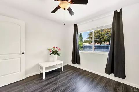 Bedroom - 2425 Oceanic Dr, Fairfield, CA 94533 photo 6 of 9
