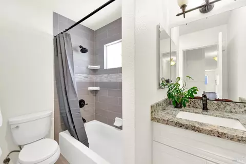 Bath - 2425 Oceanic Dr, Fairfield, CA 94533 photo 3 of 3