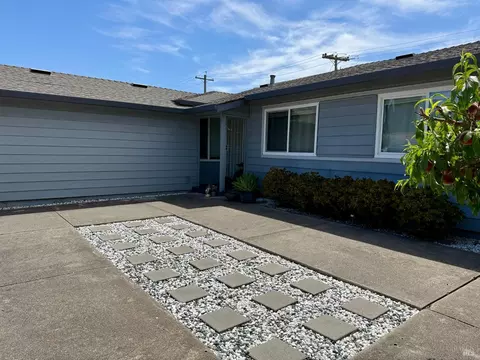 2425 Oceanic Dr, Fairfield, CA 94533 photo 3
