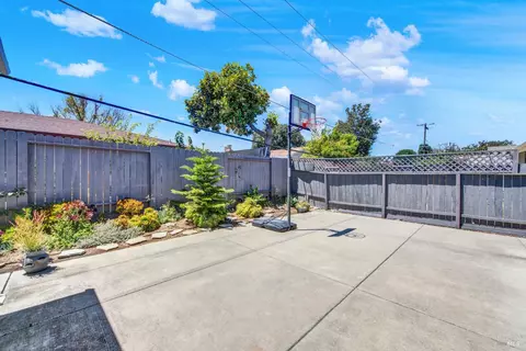 Exterior - 2425 Oceanic Dr, Fairfield, CA 94533 photo 16 of 20