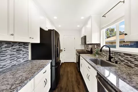 Kitchen - 2425 Oceanic Dr, Fairfield, CA 94533 photo 1 of 7