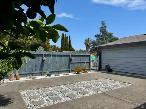 2425 Oceanic Dr, Fairfield, CA 94533 photo 4