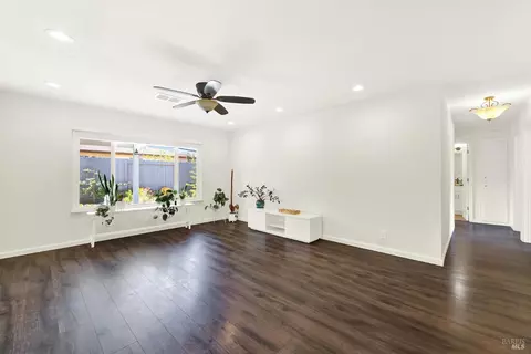 Living - 2425 Oceanic Dr, Fairfield, CA 94533 photo 2 of 3