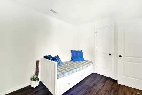 Bedroom - 2425 Oceanic Dr, Fairfield, CA 94533 photo 8 of 9