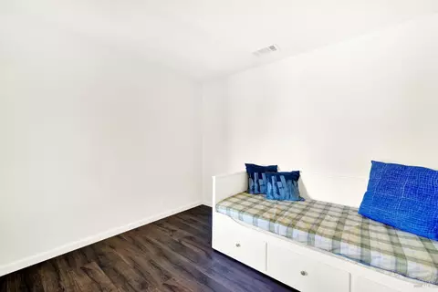 Bedroom - 2425 Oceanic Dr, Fairfield, CA 94533 photo 7 of 9