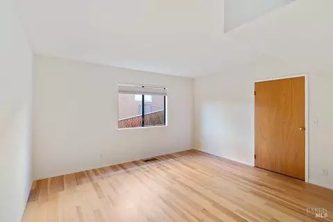 Bedroom - 112 Serra Dr, Vallejo, CA 94590 photo 6 of 7