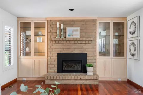 Living - 112 Serra Dr, Vallejo, CA 94590 photo 5 of 11