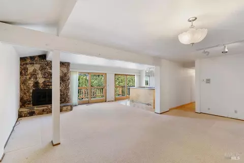 Living - 112 Serra Dr, Vallejo, CA 94590 photo 7 of 11