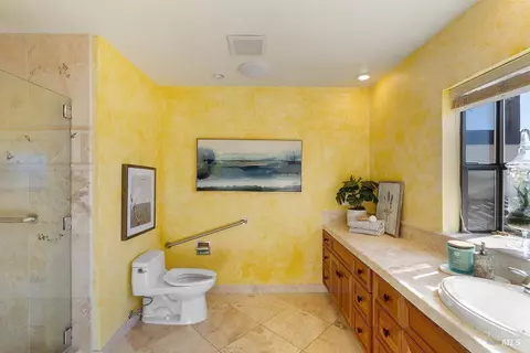 Bath - 112 Serra Dr, Vallejo, CA 94590 photo 2 of 7