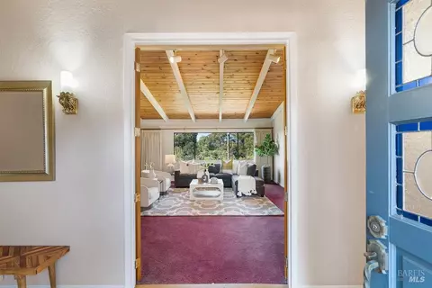 Entry Way - 112 Serra Dr, Vallejo, CA 94590 photo 1 of 3