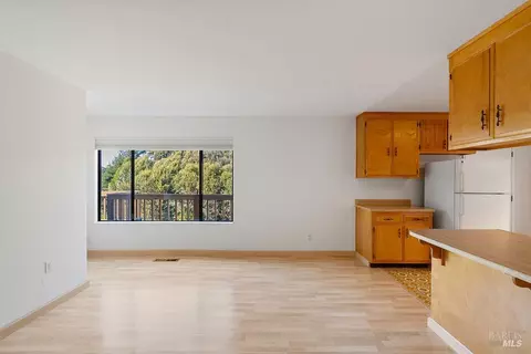 Living - 112 Serra Dr, Vallejo, CA 94590 photo 11 of 11