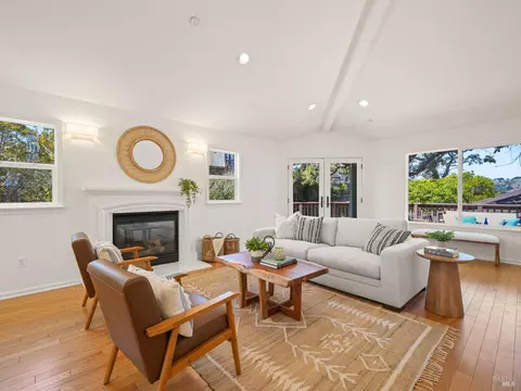 19 Cherry Hill Ln, Novato, CA 94945
